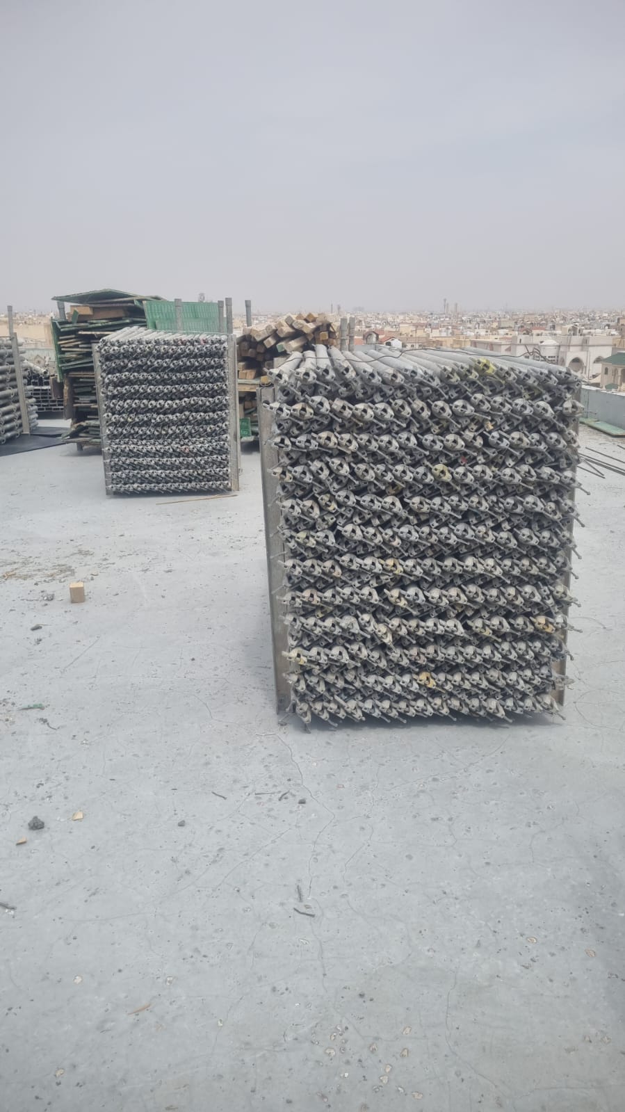تأجير الشداد المعدنية