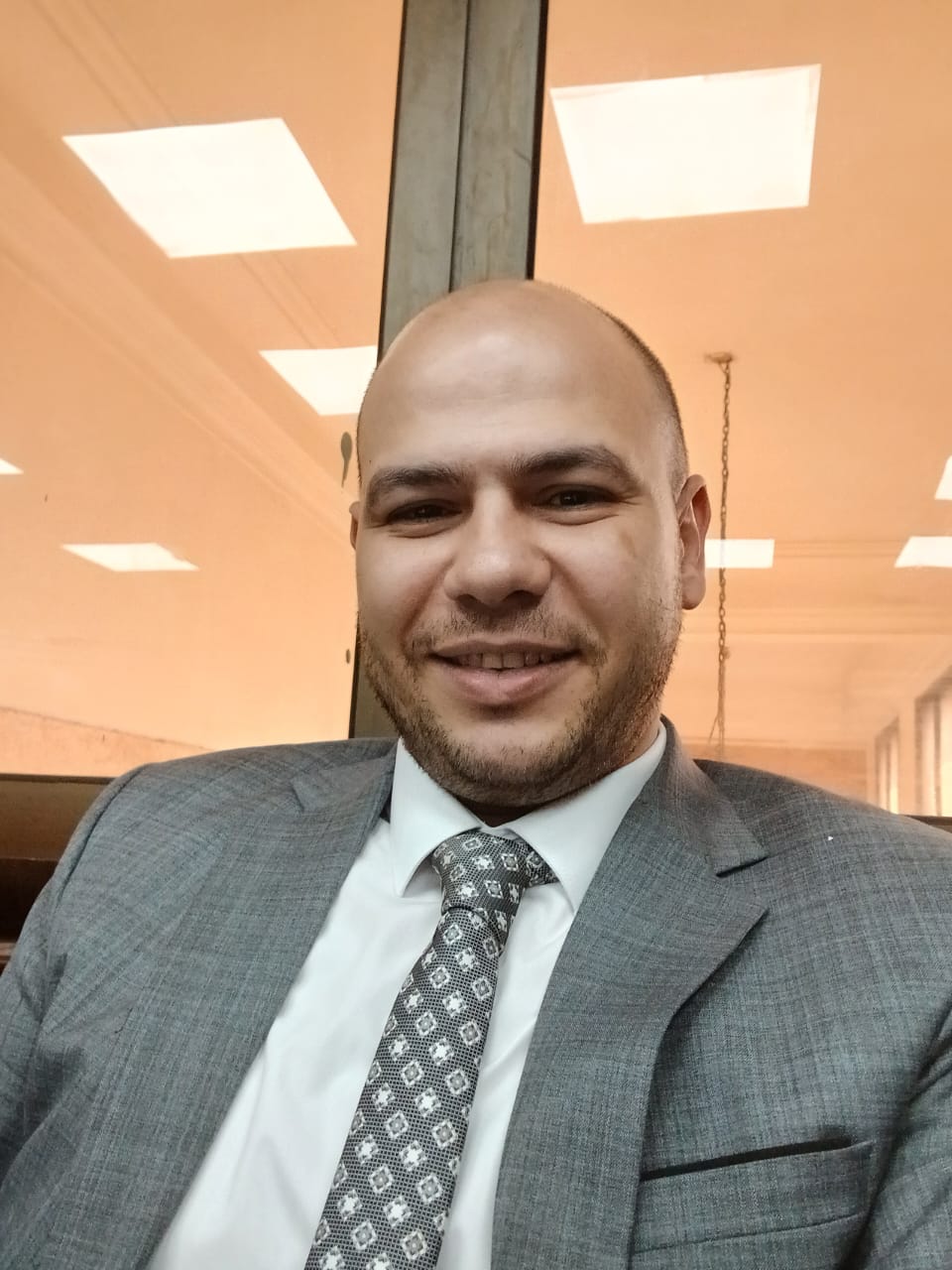 مستشار / مصطفى ابو رويس